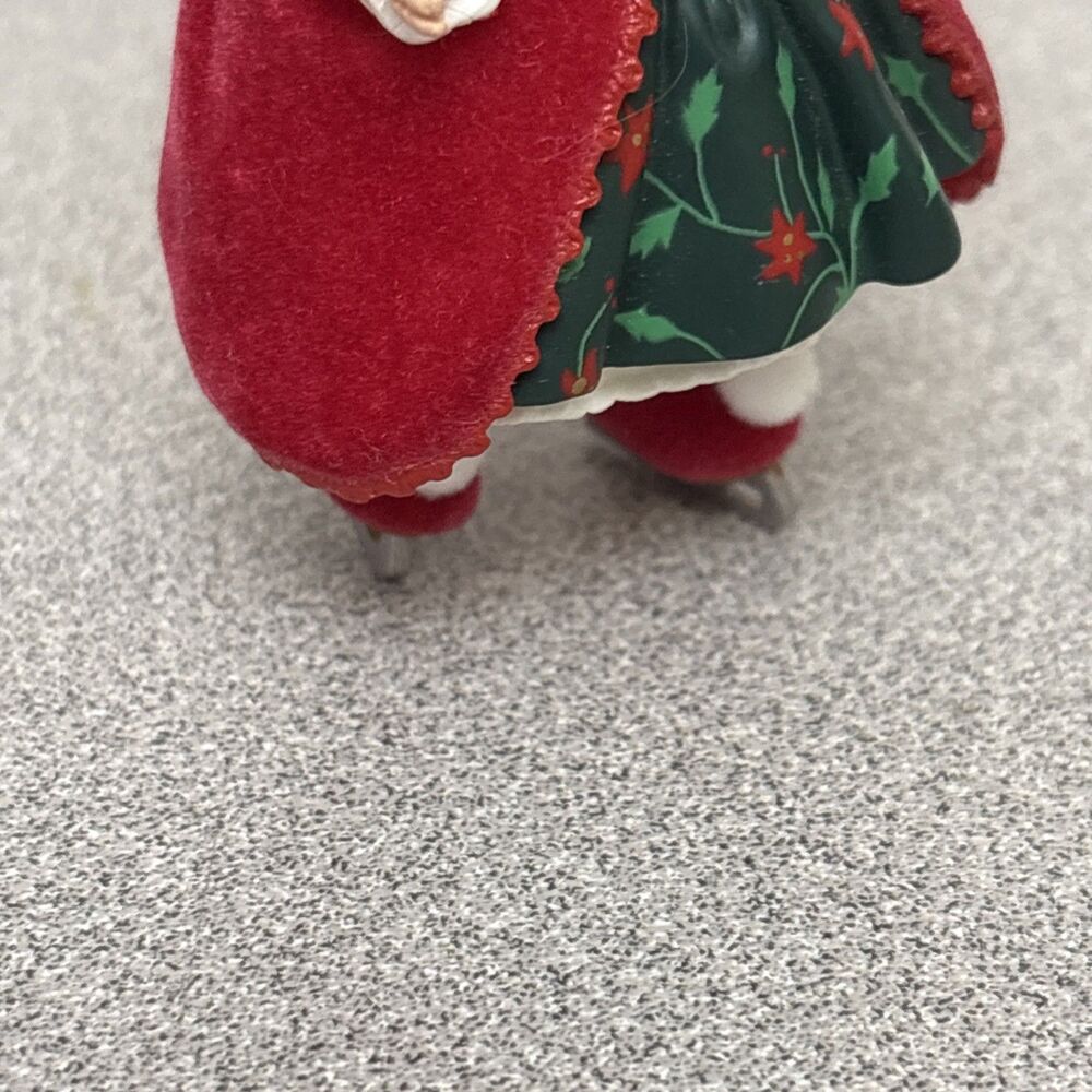 Hallmark Keepsake Madame Alexander Ornaments Lot, Red Queen And Christmas Holly - Picture 9 of 12